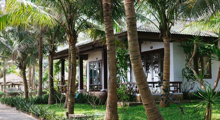 Lang Co Beach Resort