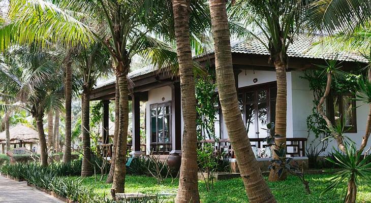 Lang Co Beach Resort