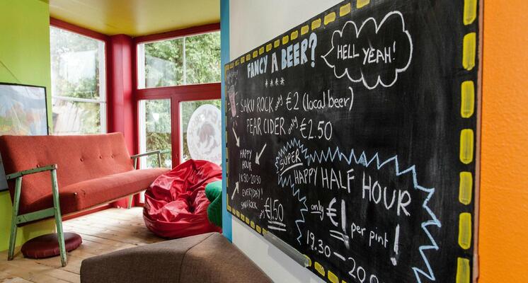 Red Emperor Bar and Hostel
