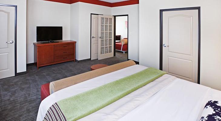 La Quinta Inn & Suites by Wyndham Dallas Love Field