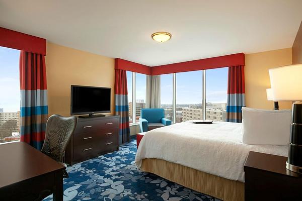 Hampton Inn & Suites Madison Downtown