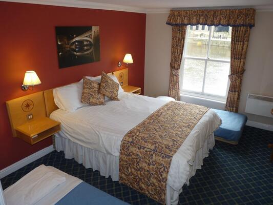 The Queens Hotel