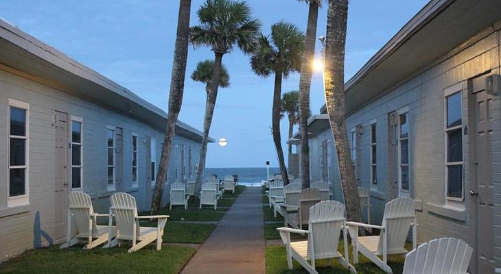 Shoreline All Suites Inn & Cabana Colony Cottages