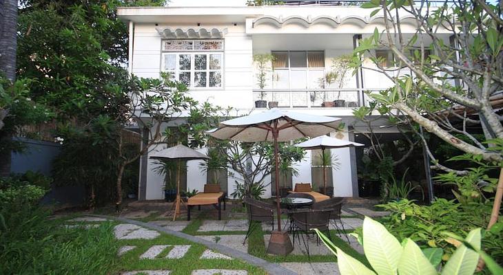 The Frangipani Villa - 90s Hotel