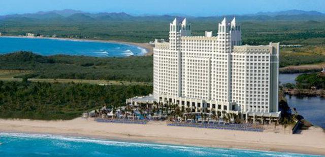 Hotel Riu Emerald Bay