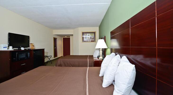 Howard Johnson Hotel by Wyndham Newark Airport