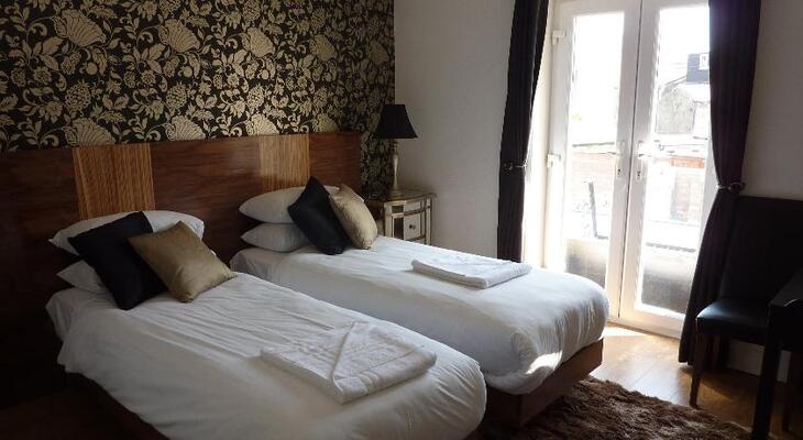 Number One Hundred Bed And Breakfast