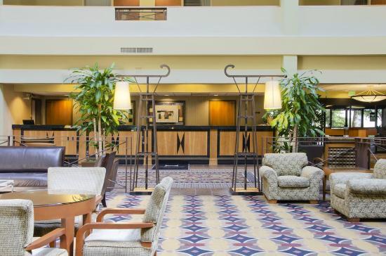 DoubleTree Suites by Hilton Hotel Seattle Airport - Southcenter