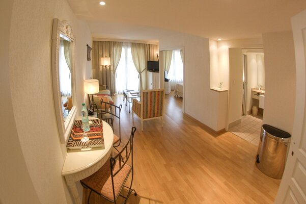 Thames Resort Hotels