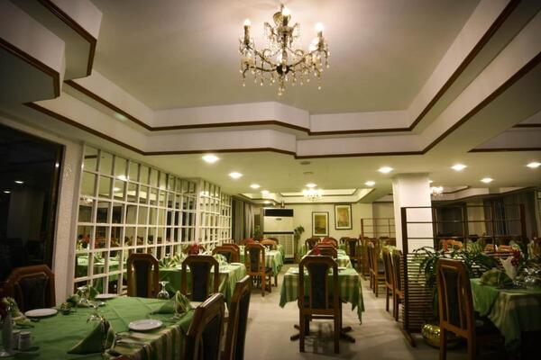 White House Hotel