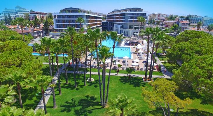 Acanthus & Cennet Barut Collection