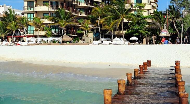 El Taj Oceanfront & Beachside Condos Hotel