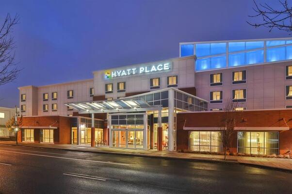 Hyatt Place Portland Airport / Cascade Station