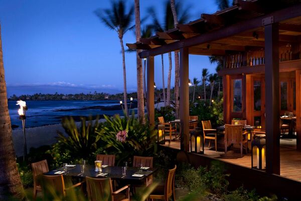 Ulu Ocean Grill and Sushi Lounge