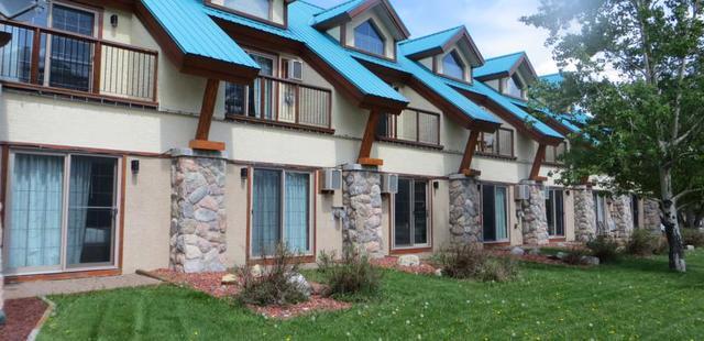 Waterton Glacier Inn & Suites