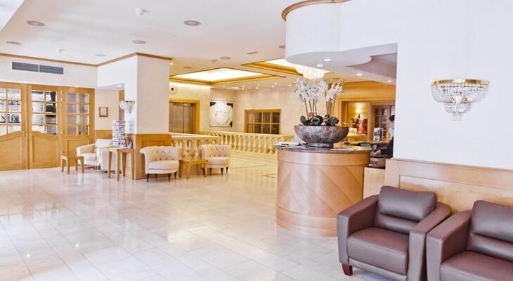 Le Chatelain Hotel