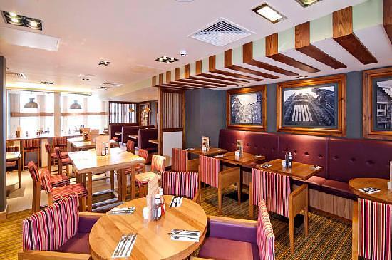 Premier Inn Edinburgh City Centre (Princes Street) hotel