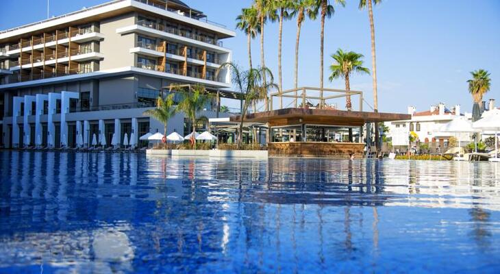 Acanthus & Cennet Barut Collection