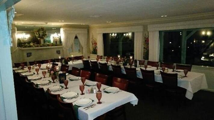 Hollyhock Hill Restaurant
