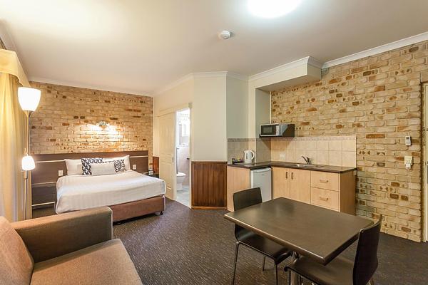Highlander Motor Inn & Apartments