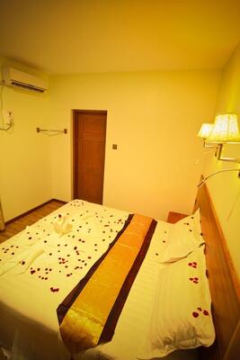 Hotel 8