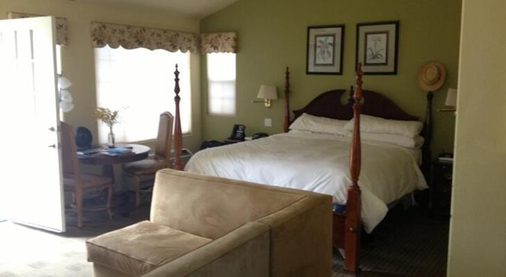 Malibu Country Inn