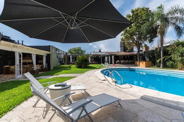 Onas Hostel & Suites