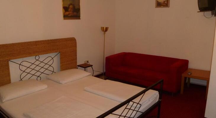 Hostel 2962