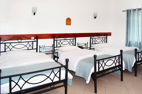 Arusha Naaz Hotel