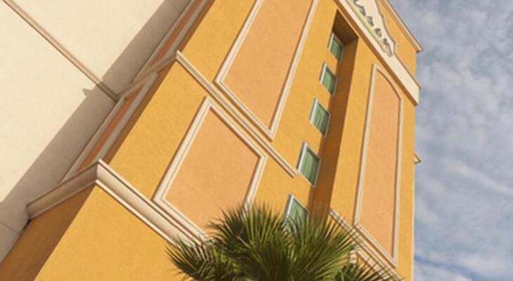 Radisson Hotel Orlando - Lake Buena Vista