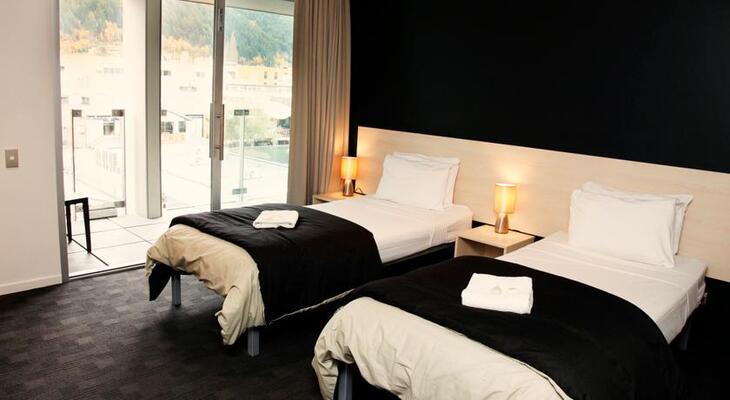 Nomads Queenstown Hostel