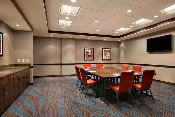 Hampton Inn & Suites Madison Downtown