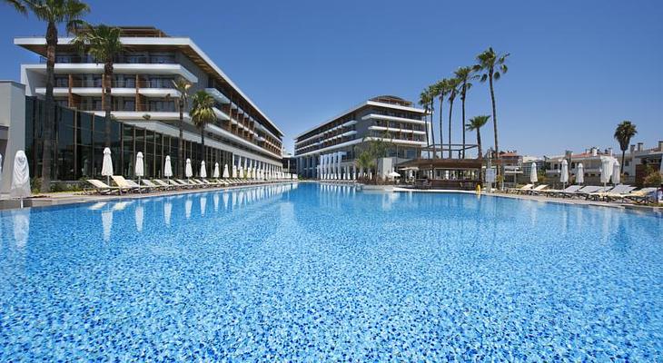 Acanthus & Cennet Barut Collection