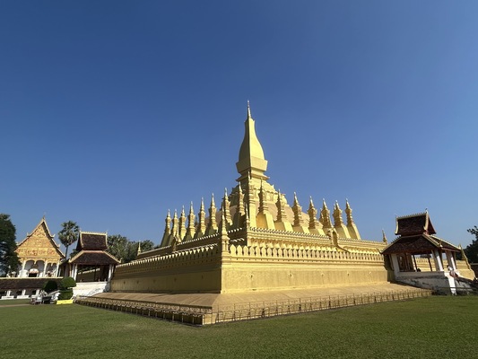 Black Stupa (That Dam)