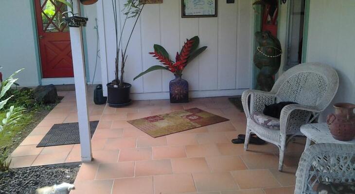 Lava Tree Tropic Inn