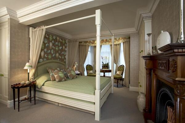 White House Manor