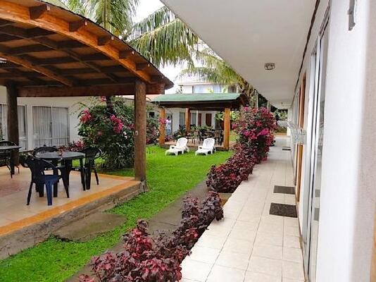 Inaki Uhi Hotel