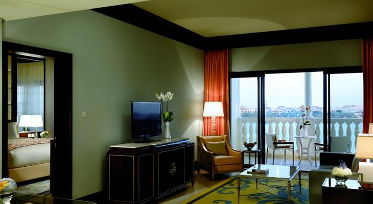 The Ritz-Carlton Abu Dhabi, Grand Canal