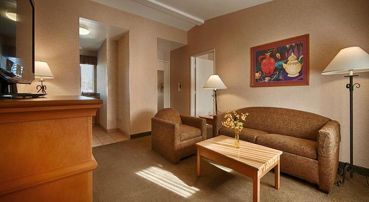Lamplighter Inn & Suites at SDSU