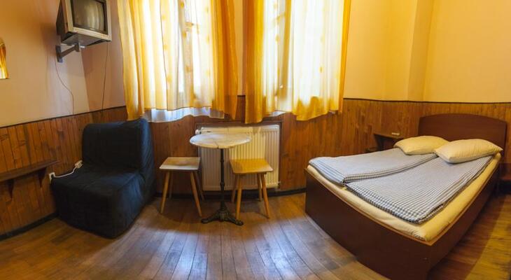 Burg Hostel