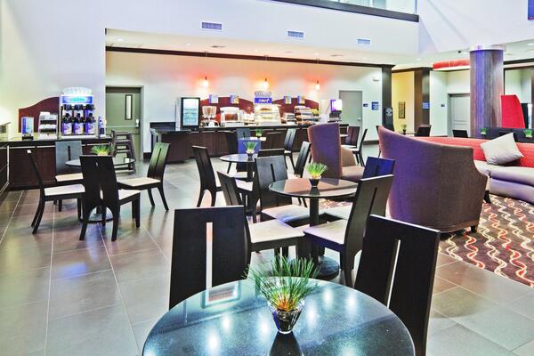 Holiday Inn Express & Suites North Dallas at Preston, an IHG hotel