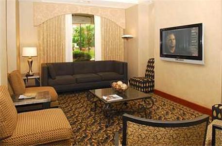 Hampton Inn & Suites Kansas City-Country Club Plaza