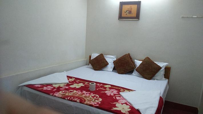 Gajanand Guest House
