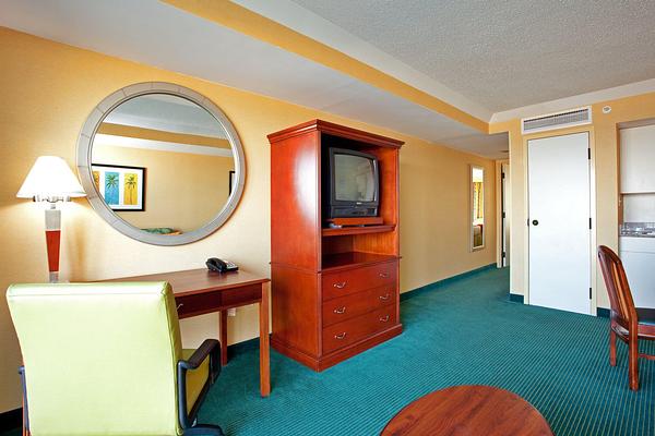 Holiday Inn Express & Suites VA Beach Oceanfront, an IHG hotel