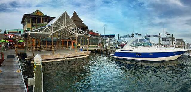 AJ's Seafood & Oyster Bar on the Destin Harbor