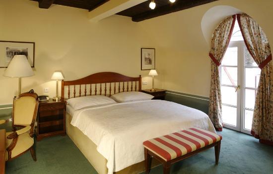 Hotel Embassy
