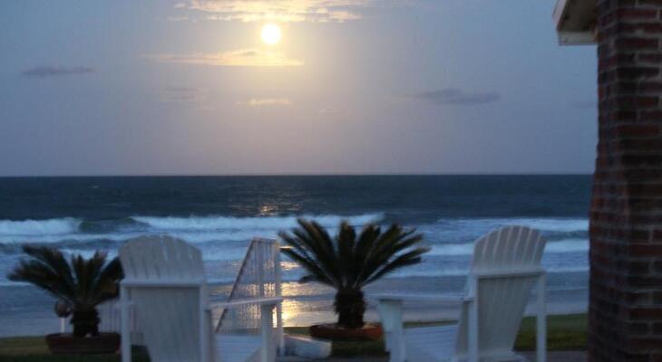Shoreline All Suites Inn & Cabana Colony Cottages