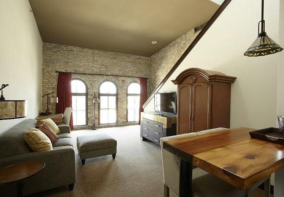 Brewhouse Inn & Suites