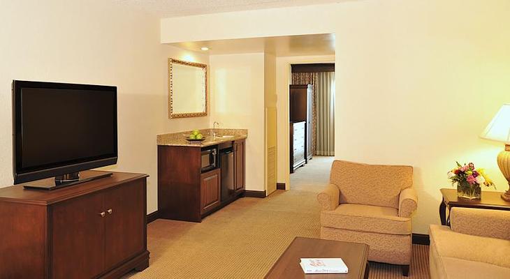 Embassy Suites by Hilton Philadelphia Airport