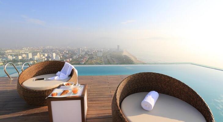 A La Carte Da Nang Beach